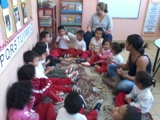 Roda de Conversa: Prof. Conceio e Educadora Ana Cladia com os alunos do Infantil I.